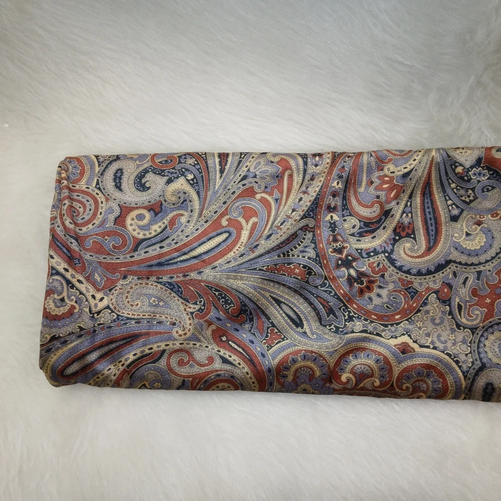 FABRIC Synthetic 80s 2-way knit in blue and rust paisley with nap